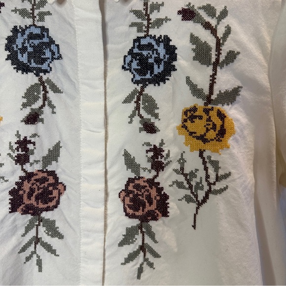 Boxy White Cropped Top Button Up Embroidered Floral Cross Stitch Collared Small - Picture 2 of 5